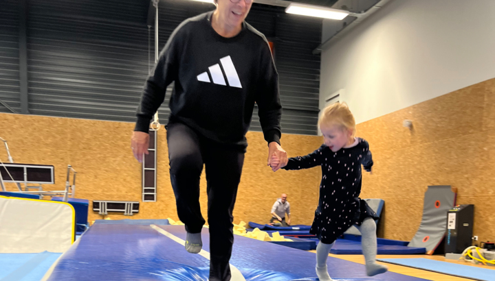 HEJ LNNE Regenbooghout, babyspeelgoed ter bevordering van motoriek, creativiteit en coördinatie, kinderspeelgoed vanaf 1 jaar, houten regenboogspeelgoed voor baby's